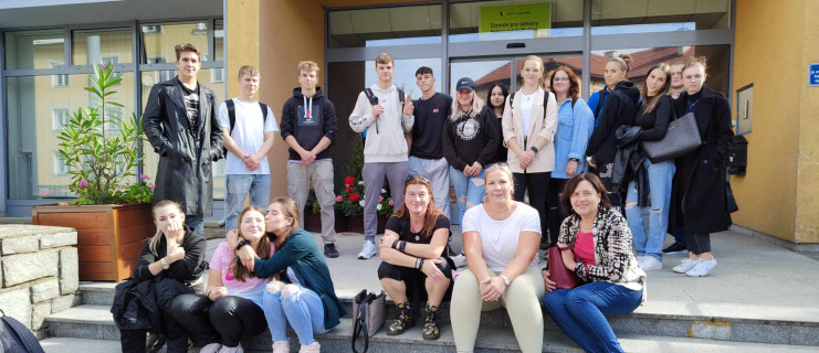 Studenti SŠIEŘ navštívili Domov pro seniory v Rožnově pod Radhoštěm