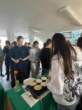 DofE Pancake Day: Sladká angličtina v naší škole