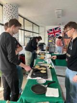 Fotogalerie DofE Pancake Day: Sladká angličtina v naší škole, foto č. 2